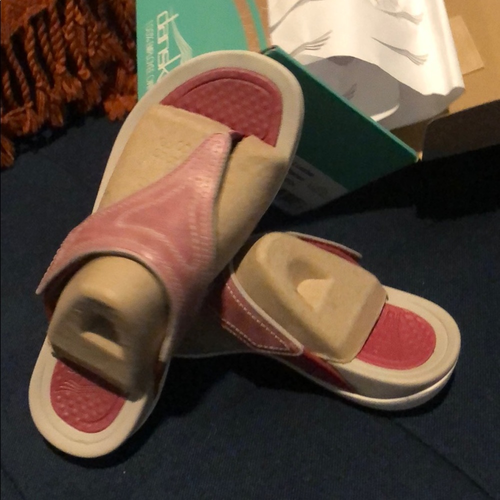 Dansko Katy 2 leather flip flops